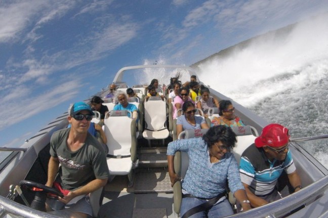 jet boat lake thrill